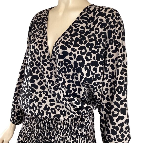 Buddy Love Dress Size Medium Lenox Smocked‎ Waist Bell Sleeves V-Neck - Picture 5 of 7